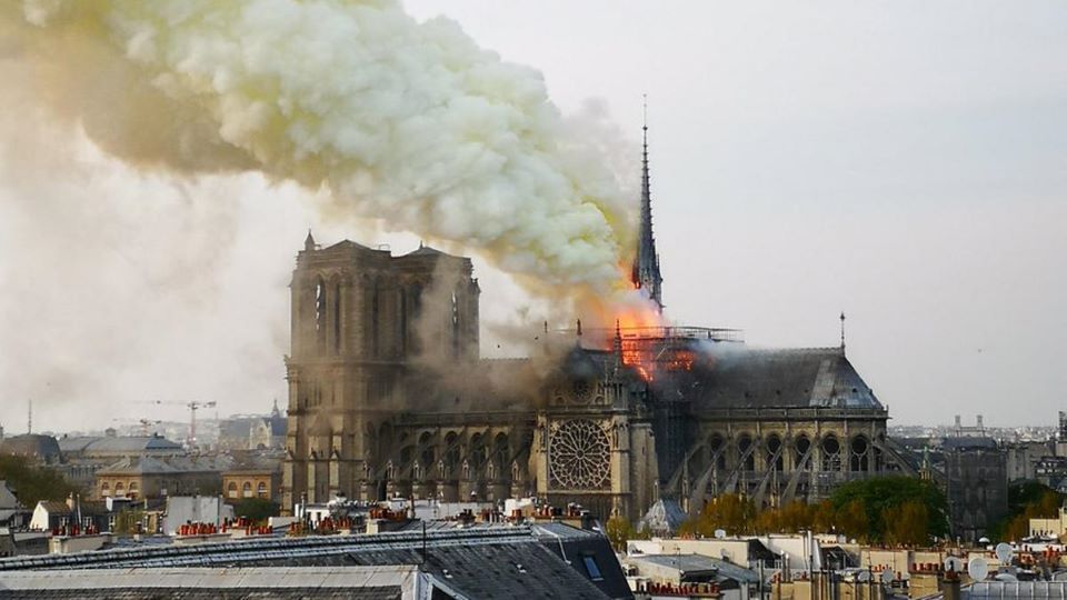 Incêndio na Catedral de Notre-Dame - Prais